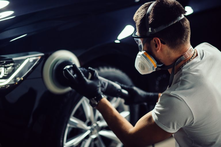 Series,Of,Detailed,Cars:,Polishing,A,Car